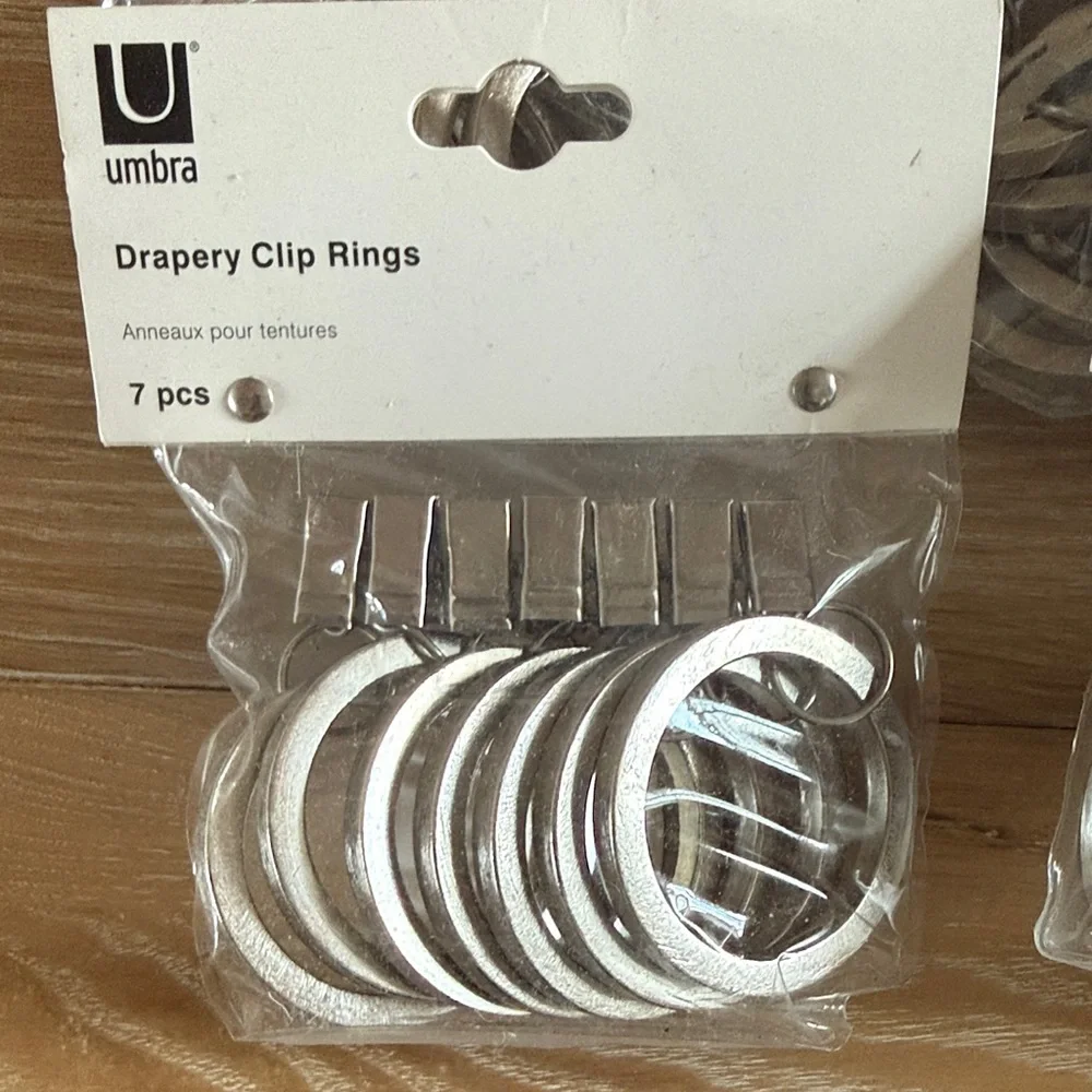 Crate&Barrel Drapery Clip Rings. Set of 7. 8 sets available.
